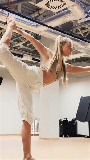 Movement with intention is power #yogateacher #yogadailyinspiration #practiceyoga #mindfulness