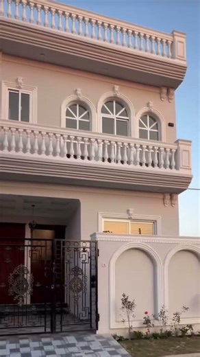 . "Luxury House Tour: Modern Design and Stunning Architecture"