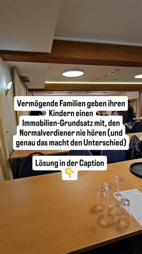 Der Grundsatz ist selten ein Geheimcode. Es ist ein Blickwinkel, der weh tut, weil er Verantwortung bedeutet: „Kauf nicht, was du dir leisten kannst – kauf, was sich selbst leistet.“ Normalverdiener lernen oft: erst sparen, dann kaufen, dann hoffen, dass es irgendwie passt. Vermögende Familien lernen: erst Cashflow, dann Komfort. Erst System, dann Status. Sie erklären ihren Kindern früh, dass eine Immobilie kein „Ziel“ ist, sondern ein Werkzeug. Ein Werkzeug kann dich freier machen oder dich fes