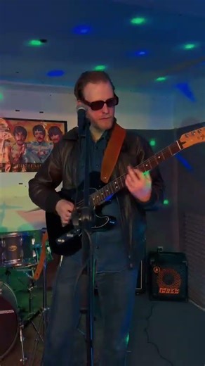 Guess who's the guitarist challenge :D