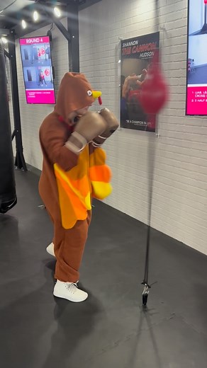 This week’s Benchmark C.H.O.W. is here, Noblesville! Three minutes of straight punches? 壘 That’s easier than your family agreeing on how to make the stuffing.  We can’t wait to cheer you on and see your name on the leaderboard this week.  See you soon, Noblesville! #9roundnoblesville #challengeyourself #kickboxingfitness #fitnesschallenge #9round #9roundnation #strongertogether #workoutchallenge #noblesvillein #hamiltoncountyindiana #indyfitness | 9Round Fitness | Facebook