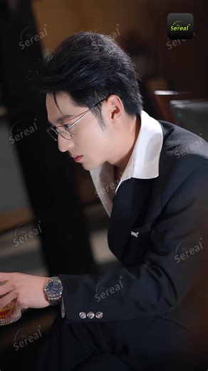 Sara Quinn is gentle and innocent. She meets Brian Greyson at work. Brain has a crush on Sara. But Sara is occupied by her work and doesn’t want to be in love. Sara’s parents choose a fiance for Sara. Sara can't bear to refuse but accept. As soon as he knows it, Brian proposes to Sara. Sara says yes. After marriage, Brain dotes on Sara. Later, Sara finds she was carried by the wrong parents. Eventually, Sara gains the love of her adoptive parents and her real parents and lives a happy life. | Se