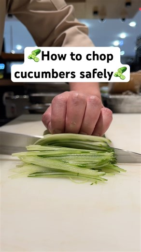 How to chop cucumbers safely🥒#cucumbers #safety