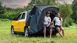 Alex a fait une grosse folie! Pendant notre voyage à Terre-Neuve, il est tombé sur la publication d'Antoine Joubert qui annoncait que la Pontiac Aztek jaune de l’émission Roulez au suivant était en vente sur Marketplace. Il l’a acheté sans même l’avoir vu en personne 😅. Qu'est-ce qu'on devrait faire avec ce véhicule? | PRÊTS pour la route