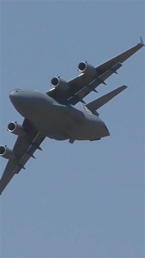 Remarkable C-17 Showing Off Its Impressive Turn Radius #subscribe #military #aviation #c17