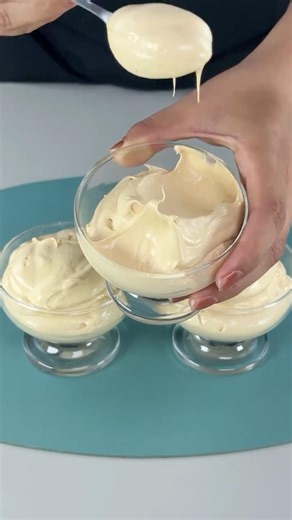 Whipped Caramel Dessert in Minutes! 🍮🤯 #Caramel #EasyDessert #CookingHacks