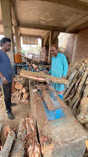 See how wood is being split using a hydraulic machine #shorts #yt #trending #viral