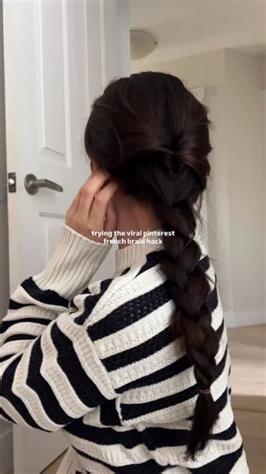 Rosina Valcheva on Instagram: "save this if you can’t french braid, so easy! 🤗🥐🫶🏼 • • #fallhair #braidhack #pinteresthair #frenchbraid #hairtutorial pinterestbraid easyhairstyles"