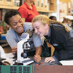 Why are you thankful for Ellis? We hear time and time again from alumnae, students, parents, grandparents, and friends of the School just how transformative an Ellis education can be. Today, on Giving Tuesday, we ask that you make a gift, of any size, to the Ellis Fund to show your support for all-girls education and our mission of educating girls to become bold, authentic, and intellectually vibrant changemakers. | The Ellis School