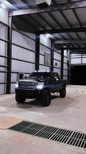 get down and pull out all da💊🧑🏻‍🦯‍➡️ #mudgrapplers #trucktok #powerstroke #fypシ