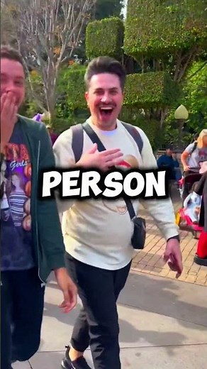 ✨🎬🐭 MICKEY MOUSE LOSES CONTROL AND CONFRONTS A VISITOR AT DISNEY—THE ANIMATRONIC GRUESOMELY