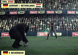 Kampagnenhit reloaded: Tipp-Ex setzt Jäger und Bär in die Zeitmaschine - HORIZONT