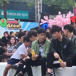 【一年生】KristSingto活动 我只注意到后边gun看off的眼神了