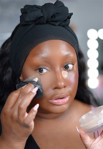 The best setting powder! The blur is crazy. 🤍 #settingpowder #softglam #onesizebeauty #ultimatesettingpowder #loosepowder @ONE SIZE BEAUTY