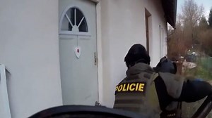 Metrák hašiše, kila kokainu a další drogy ze Slovenska: česká policie obvinila 14 lidí - Novinky