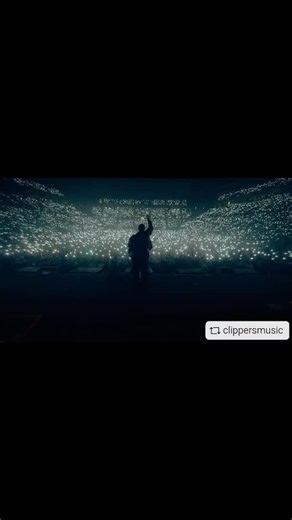 @antoniorozco10 escribe una página inolvidable en la historia del Palau Sant Jordi, llenándolo dos noches consecutivas en Barcelona. Dos conciertos de pura emoción en los que han brillado los grandes éxitos de sus 25 años de carrera. Gracias por cada voz, cada latido y cada instante que han hecho vibrar estas noches únicas. Cuando público y artista se encuentran, la magia sucede… Felices de seguir acompañándote en este viaje extraordinario. 📷 @thedanilopez Material cortesía de @clippersmusic @u