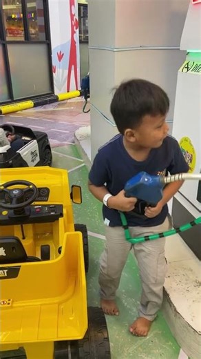 Naik Mobil Aki Tambang | Nasya Yubi #shorts #trending #youtubeshorts #viral #viralvideo #funny