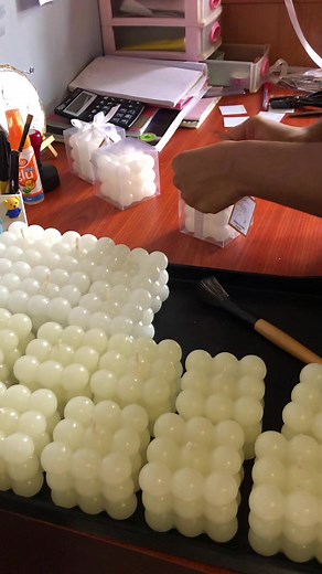 Wedding එකකට ගිය ලස්සනම ලස්සන Big bubble candles ටිකක් pack කරන හැටි බලමුද ? 🤩 Lavender , Jasmine , Aloevera , Cinnamon වගේ fragrances වලින් හදලා frosted box වල තමයි මේ candles pack කරලා තියෙන්නෙ... ඉතින් මේ වගේ ලස්සන candles ඔයාගේ wedding / party / any event එකකට return favors ලෙස use කරන්න පුලුවන් ... වැඩි විස්තර සඳහා Simple Candles whatsapp හරහා අපිට කතා කරන්න... 📥📞 #simplecandles #candlejar #candleglasses #candles #candlebusiness #candlemaking #srilankanbusiness🇱🇰 #candlesrilanka #srila