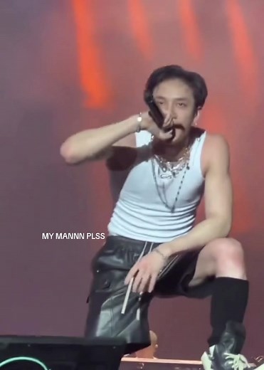 HES SO FINEE OMGGG I WISH I WAS ABLE TO GO TO LOLLAPALOOZA (not my video) #bangchan #bestleader #lollapalooza