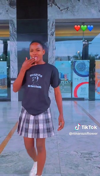 Discover Nina Roz's Beautiful Flower Creations