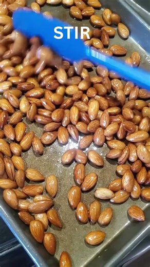 These Spicy Almonds are ADDICTIVE. #SpicyAlmonds #HealthySnacks #EasyRecipes #SpicyFood