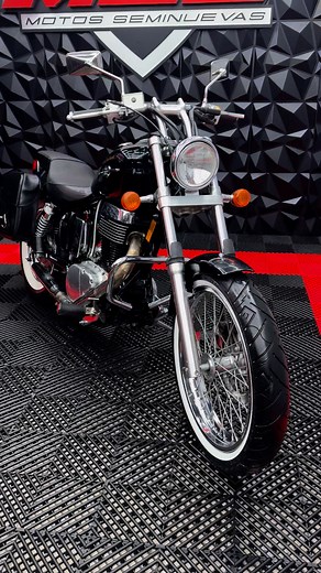 Suzuki Boulevard S40 2005 $$$ 65,000 $$$ •Título Limpio, Pedimento A1 •Factura Importación a tu nombre, Factura de M28 Motos•18,044Millas (29,039 Km)•Motor 652cc Impecable•Defensas •Alforjas •Llantas 80% de Vida -Todas nuestras motocicletas van garantizadas legalmente en su documentación ✈️Hacemos envíos a toda la República Mexicana 🇲🇽✅ Contamos con tienda física en Guadalajara, Jalisco. Compra seguro con M28 Motos📱3317599488📱3312160457Marco Alejandro Marco Antonio Aceptamos cualquier tipo d