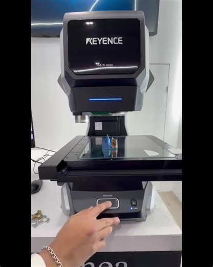 KEYENCE México on Instagram: "IM-X de KEYENCE, el sistema de medición dimensional que revoluciona el control de calidad en 3D. 🛠️📐 Gracias a su sonda táctil de baja presión que se mueve libremente en vertical, horizontal y en ángulo, puedes medir formas complejas con precisión y suavidad, incluso en piezas con geometrías 3D exigentes. 📍 Conocé más en @expo_manufactura ✨ ¡Estamos esperándolos en nuestro Stand 2712! #industria #calidad #metrología #escaneo3D #controlcalidad #innovación #solucio