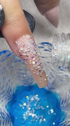 Nail Stylist Bling Bling 💅💎 #nails #nailart #acrylicnails #blingnails #bling #nailsoftheday #nailsofinstagram #nailtutorial #nailvideos #nailinspo #nailtech #naildesigns #naildesign #reelsfacebook | Everyday Nail Stylist
