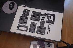 🎥 Assemble Your DreamRig with the Cine Expansion Kit! 📸 Designed for Fujifilm X-H2S & Sony FX3/FX30, this kit takes your setup to the next level! ✨ Key Features: - Top Handle Expansion Adapter: Works seamlessly with the SmallRig NATO Top Grip, compatiable with **Record Start/Stop Remote Trigger (ID: 3322). - Enhanced Versatility: Added 1/4" threaded hole for more mounting options. - LCD Locking Pin: Prevents accidental movement for rock-solid stability. - Easy Installation: Markings on the bot