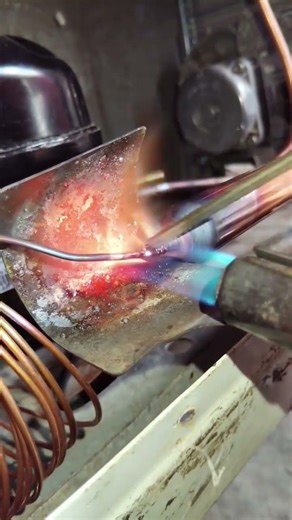 Fridge copper pipe brazing❤️👌 #youtuber #tecnician #fridge #viral #trending #instagram #facebook