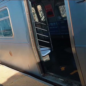 R-160A F Train to Jamaica 179th Street - Arriving and Departing at Kings Highway #train #mta #subway