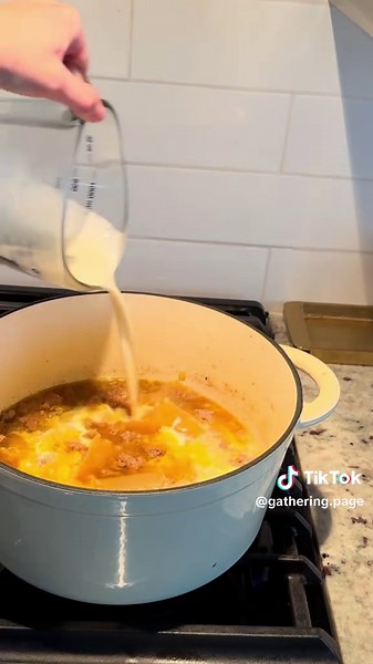 My viral white lasagna soup is the best fall meal! Easy to make, lots of flavor, & so cozy - happy (almost) soup season! Ingredients: -1 tbsp olive oil -3 cloves minced garlic -1/2 yellow onion, chopped fine -1 lb Italian sausage -5 cups vegetable broth -10 lasagna noodles, roughly broken into pieces (not cooked) -1 cup heavy cream -2 large handfuls of kale -1/2 cup shredded mozzarella cheese -1/2 cup grated parmesan cheese -1 cup ricotta cheese -fresh parsley for garnish Heat olive oil in a dut