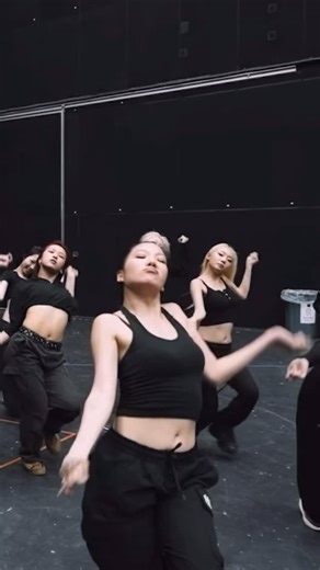 SMOODY 이효진 on Instagram: "I’m obsessed with this part❤️‍🔥 #likejennie #mma"