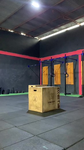 Box jump over 24” #crossfit #caja #amigoscrossfiteros #deporte #aiganme #comente
