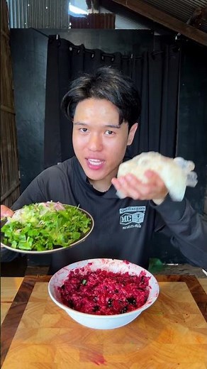How to make easy stir-fried pork larb with fresh blood.