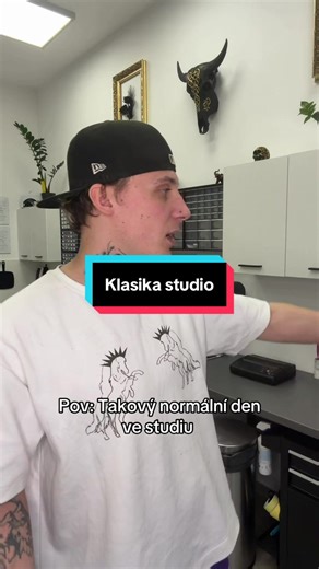 Klasika 😀 Přeju vám krásného Silvestra 🖤🤩 Hlavně zdraví 🍀 #fyp #viral #funny #tattoo
