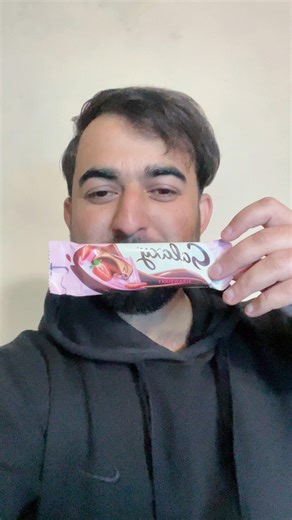 Don't Buy Galaxy Strawberry Chocolate! Wasted Rs 400.