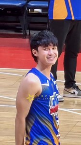 Napa-“Oh my God” tuloy si ate sa kaway ni Dylan Yturralde sa Star Magic All-Star Games 2025! Napakapogi naman kasi! 😍 #DylanYturralde #PBBGen11 #StarMagicAllStarGames2025 #StarMagic | Circle of Stars