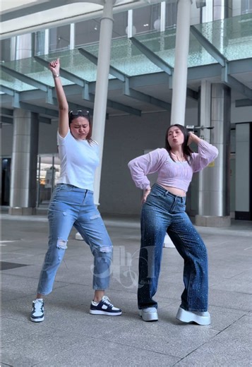 Bollywood Dance with Queen Icon Wiwin