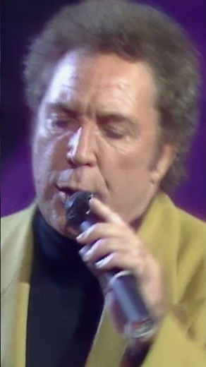 'River Deep, Mountain High' Tom Jones & Cyndi Lauper live on stage FULL VIDEO ‪@TomJones‬