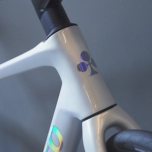 Colnago V4Rs - Built to win RVWO - full white // This is a one of new 6 iconic colours. Isn't that really amazing?😍 The complete bike is available in various sizes, or fully customisable with high-end components. Contact now our team of experts to find out all the details 👉 https://bit.ly/40gv6cE | Lordgun