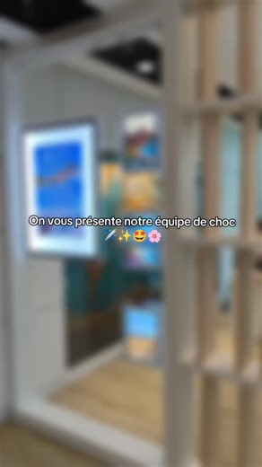 ✨ Une nouvelle équipe pour faire voyager vos envies ! ✨ Notre agence de voyage vient tout juste d’ouvrir ses portes, et derrière le comptoir, c’est une équipe passionnée qui vous attend 🙌 Des conseillers à l’écoute, curieux du monde, et toujours partants pour dénicher LE voyage qui vous ressemble : week-end improvisé, grandes aventures, séjours farniente ou voyages sur mesure. Ici, on parle destinations, bons plans, conseils personnalisés… et surtout, on prend le temps de vous accompagner à cha