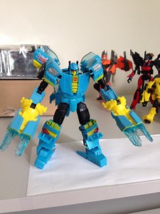 Video Review - Transformers Generations Deluxe Nightbeat