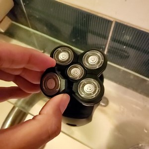 Watch Turn on and open up the razor on Amazon Live