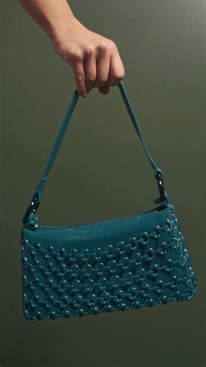 7.2K views · 24 reactions | Did you know that you can carry our #MelissaHoopBag in two different ways! Visit our store to know more #MelissaPhilippines | Melissa | Facebook