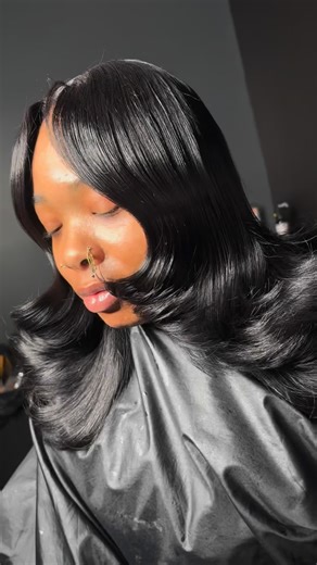 D(M)V VERSATILE HAIRSTYLIST! on Instagram: "🧊 2x6 Closure Middle Part Quick Weave 🧊 Smooth, natural, and effortlessly chic Ladies, my books are open link in bio🎀 #microknotless #thighlengthknotless #middlepart #2x6closure #book"