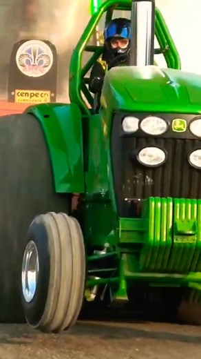 Makes Cents – La puissance du tractor pulling au Québec 💨 Performance, précision et puissance pure 💪. Le John Deere Makes Cents montre toute la force du tractor pulling québécois à son meilleur. 🎥 Filmé par JC Pulling Videos, la référence des compétitions de tir de tracteurs au Québec et ailleurs au Canada 🇨🇦. Abonne-toi pour vivre l’action, le son et la passion du pulling à chaque vidéo ! #TractorPullingQC #ASTTQ #PullingLife #JCPullingVideos #SaintHyacinthe #QuébecPower #JohnDeere #Diesel
