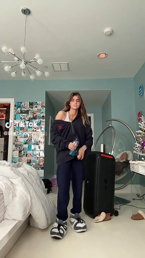 Lilly Bloom (@lillyjbloom)’s videos with