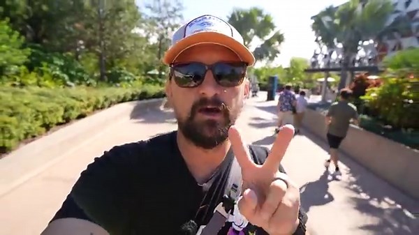 This Huge Disney Snack Is Amazing! | EPCOT Updates, Park News, Holiday Merch & More!