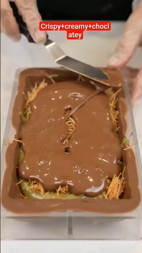 🍫 Homemade Kunafa Chocolate | Crispy Kunafa + Creamy Pistachio Filling 💚
